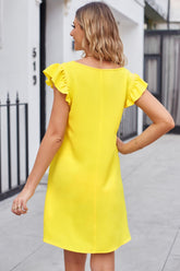 Robe à volants, col en V et manches flottantes
